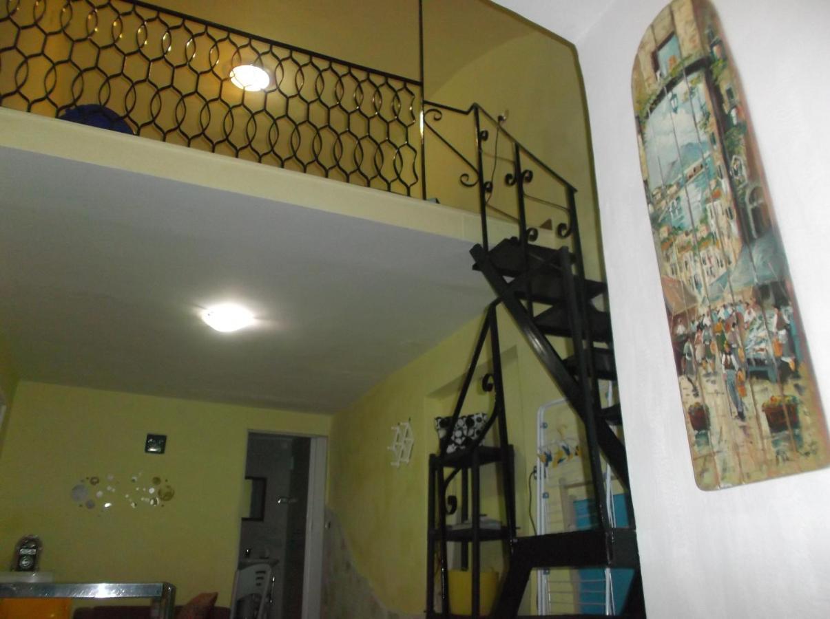 Monolocale Fronte Strada Napoli Centro Storico Villa Kültér fotó