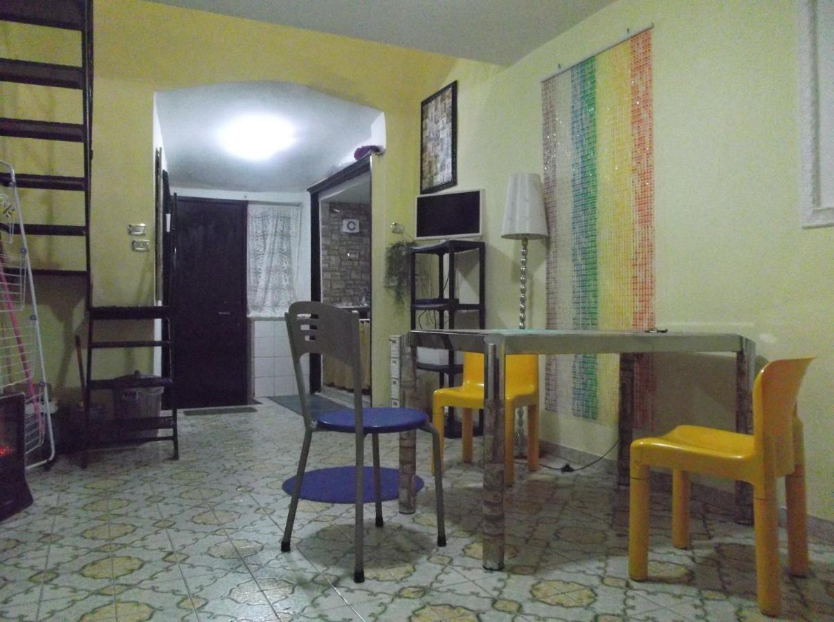 Monolocale Fronte Strada Napoli Centro Storico Villa Kültér fotó