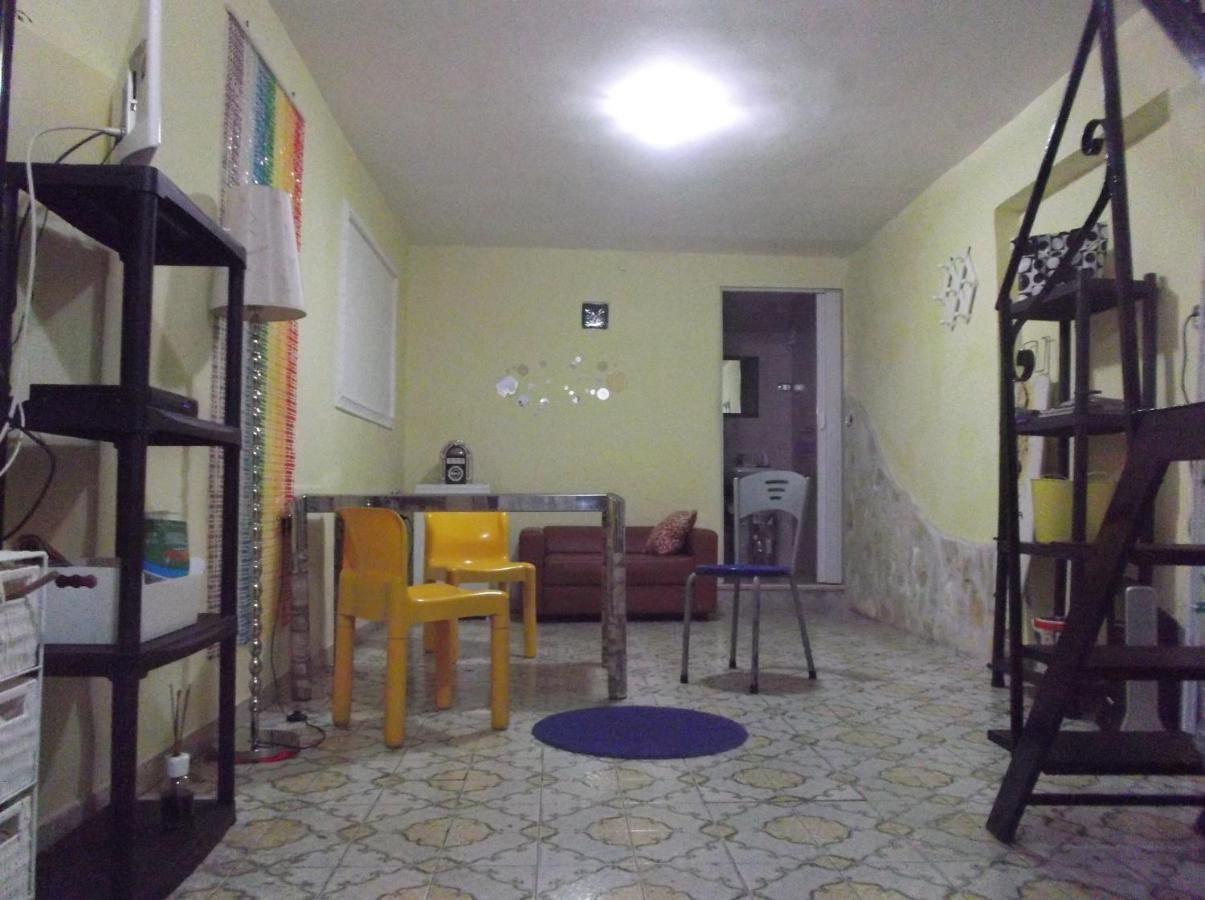 Monolocale Fronte Strada Napoli Centro Storico Villa Kültér fotó