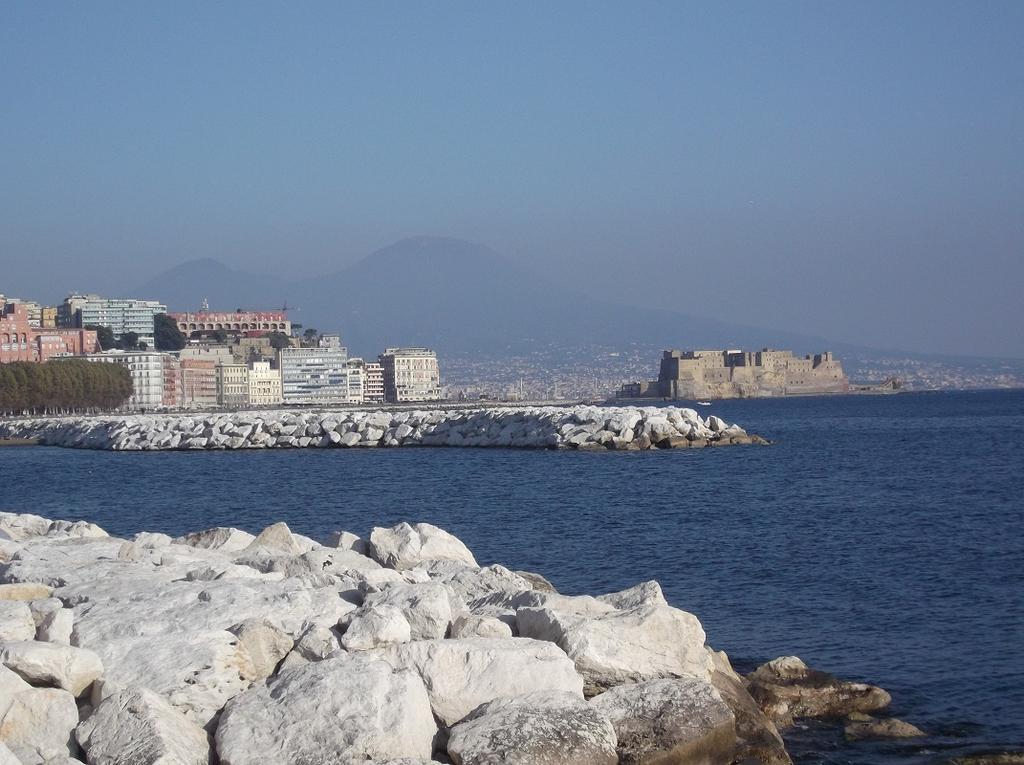 Monolocale Fronte Strada Napoli Centro Storico Villa Kültér fotó